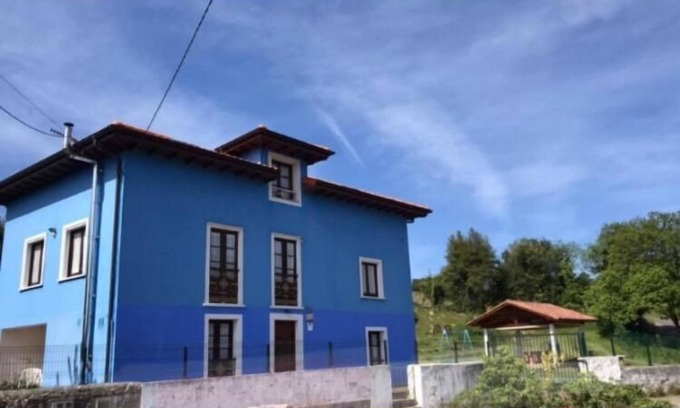 Llamero Cottage | Two houses for 19 people + surrounded by 3000 m of land with barbecue and parking.