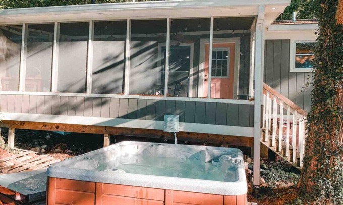 Martinsville Cabin | Two lakefront cabins next door