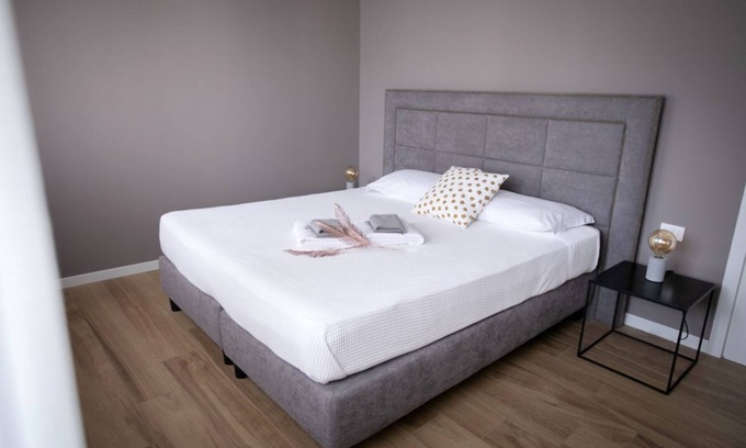 Borgo San Leonardo Apartment | TWO-ROOM DOVEGREY APARTMENT IN DONIZETTI ROYAL