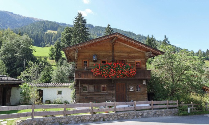 Alpbach House | Two rustical chalets, only 1 km to the ski lift