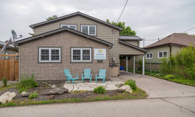 Port Stanley House | Two Storey on Bessie - only a minute walk to the Beach!