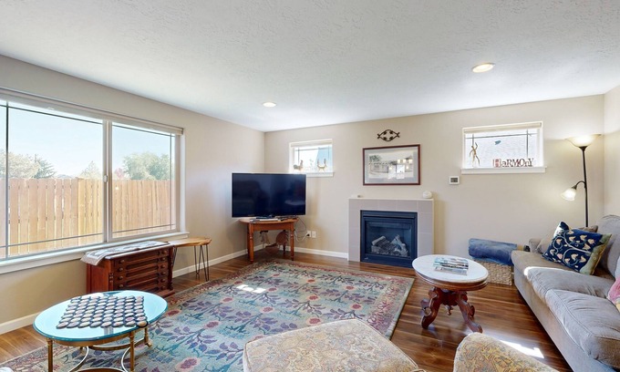 Redmond House | Two-story house near golf & skiing with central AC, grill, firepit & fireplace