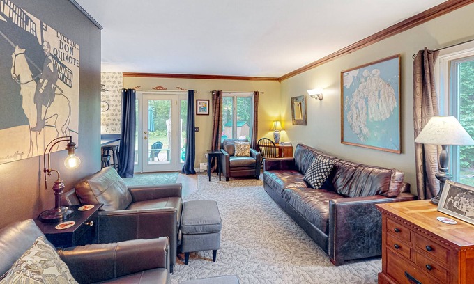 Otter Creek House | Two-story mountain view home with a full kitchen, fast WiFi, firepit, & patio