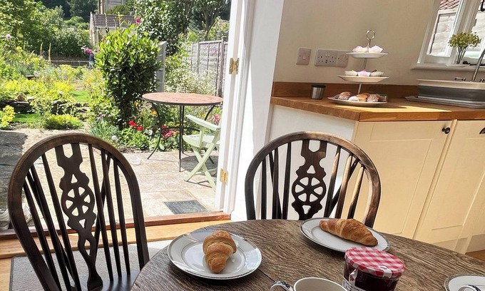 Montacute Cottage | Two Towers Cottage