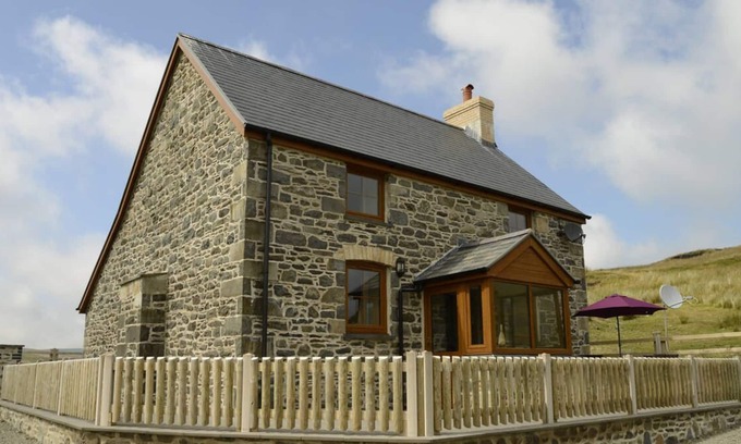 Glandyfi House | Ty ar y Mynydd in Machynlleth