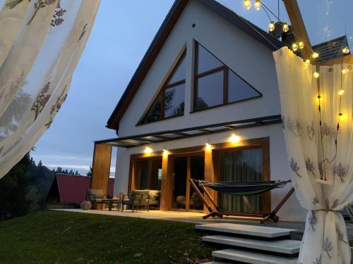 Baligrod Villa | Tylko Tu i Teraz- Sauna, Balia z jacuzzi, Bon turystyczny
