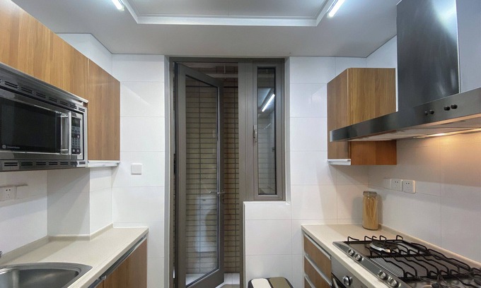 Hongqiao Apartment | Tyms 2BR Apt Gubei CBD Near Takashimaya