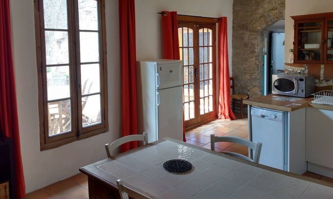 Cesseras House | Typical house in old district on a cobbled street