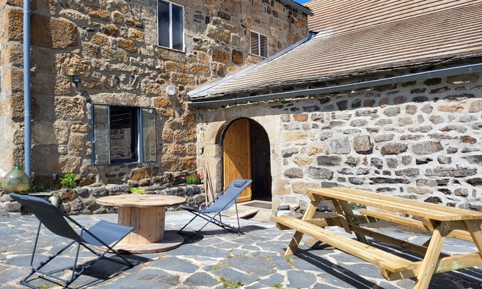 Le Beage House | Typical restored farmhouse overlooking the Ardèche mountains