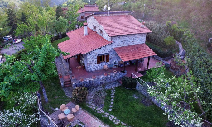 Quota Villa | Typical tuscan villa with garden