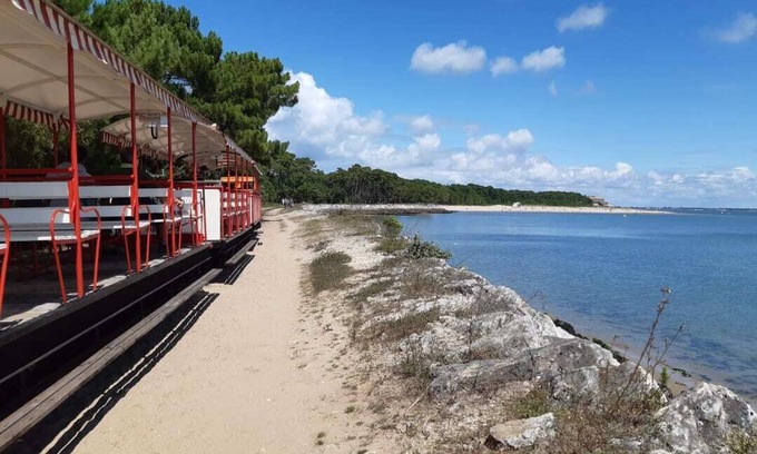 L'Echardiere House | Typical village house, close to the beach