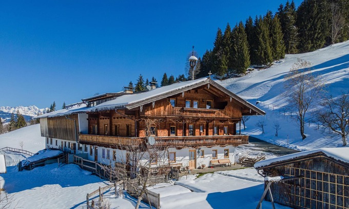 Grundau Apartment | Tyrolean style apartment only 3 minutes from the lift