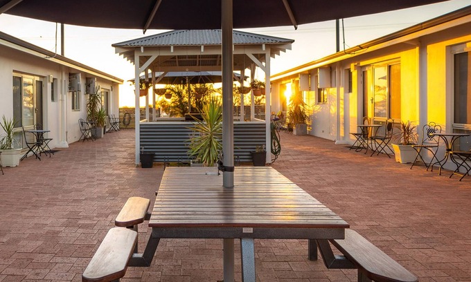 Kalbarri Apartment | U2 Family friendly accommodation directly across from the Beach, Murchison River