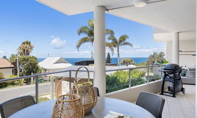 Sunshine Beach Apartment | U2 Park Cres Modern & Stylish 2 bedroom apartment Close to Beach and Restaurants