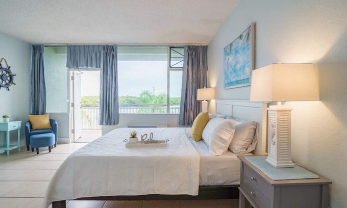 Ruskin Condo | U405 Balcony w/River & Sunrise View! Resort Amenities! Free Parking/Wifi