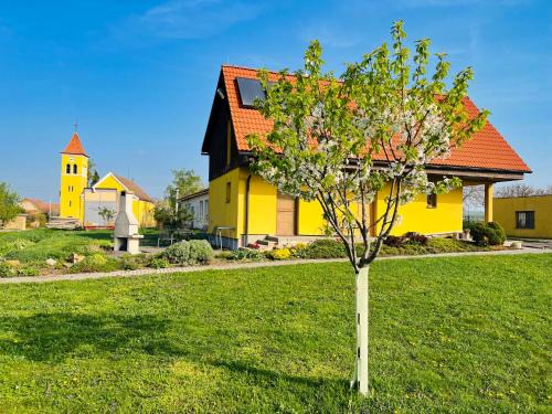 Hruba Vrbka Apartment | Ubytování na ekofarmě