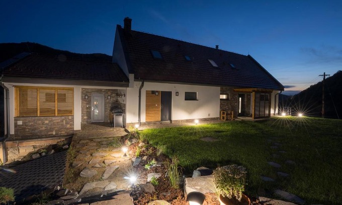 Hodrusa Hamre Apartment | Ubytovanie pod gaštanom