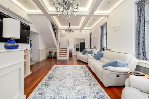 Nyek Villa | Uhu Villa 750 m2 - Budapest