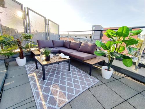 Ulm Apartment | Ulmer Penthouse für 7, Arbeitsplatz, XXL-Dachterrasse, Grill, Wii