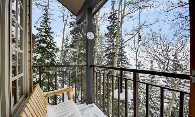 Salt Lake Mountain Resorts House | Ultimate Family Getaway with Resplendent Views sleeping up to 8 guests