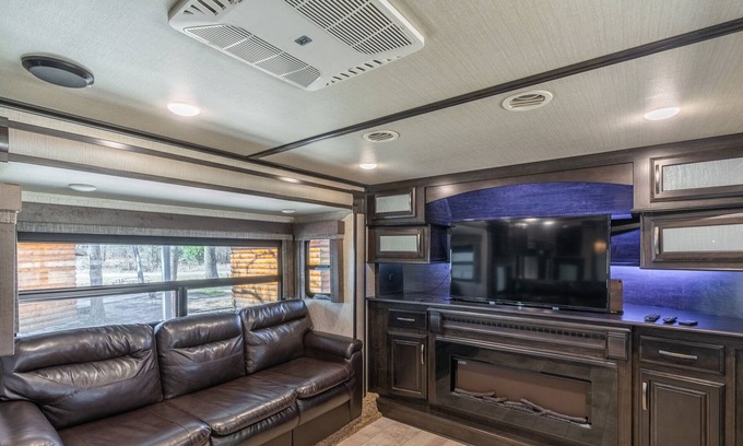 Yantis House | Ultimate Glamping - 42' Grand Design RV Overlooking the Catch and Release Pond