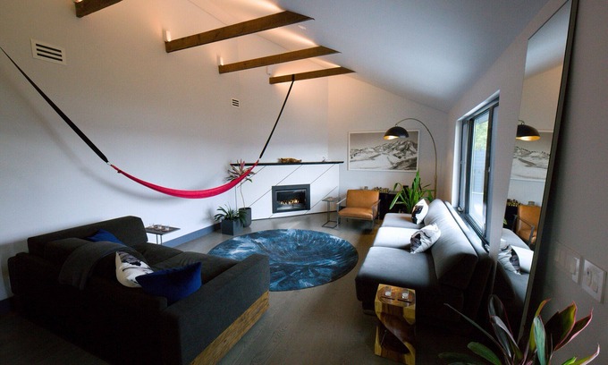 Middle Hope House | Ultra Modern Private Oasis with River Views and Full Gym