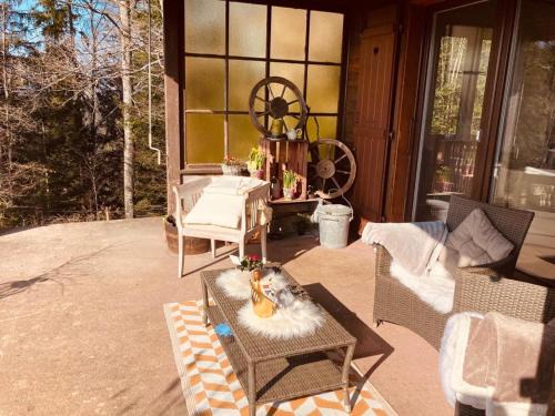 Les Brenets Ski Chalet | un ptit chalet