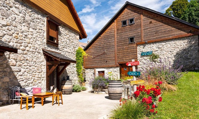 Thollon-les-Memises Bed & Breakfast | Un R de Mémises