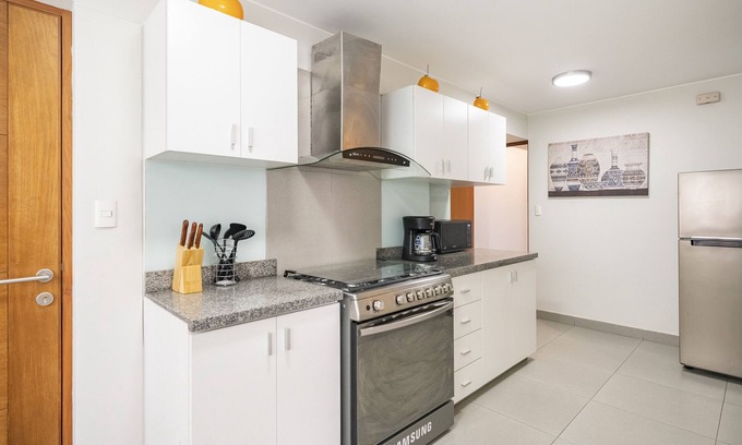 Surquillo Condo | Unbeatable! Stylish, Spacious APT near Miraflores!