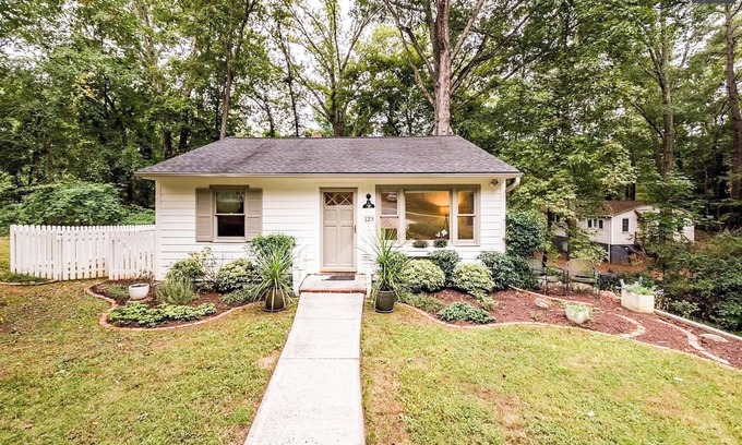 Chapel Hill Cottage | UNC Cottage- near Univ/Hospital, YMCA, Franklin St