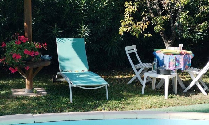 Montfavet Apartment | Under the sun of Provence and the song of the cicadas - 4 Nights minimum