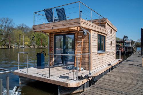 Neuland Boat Rental | Undine - Wunderschönes Tiny Hausboot