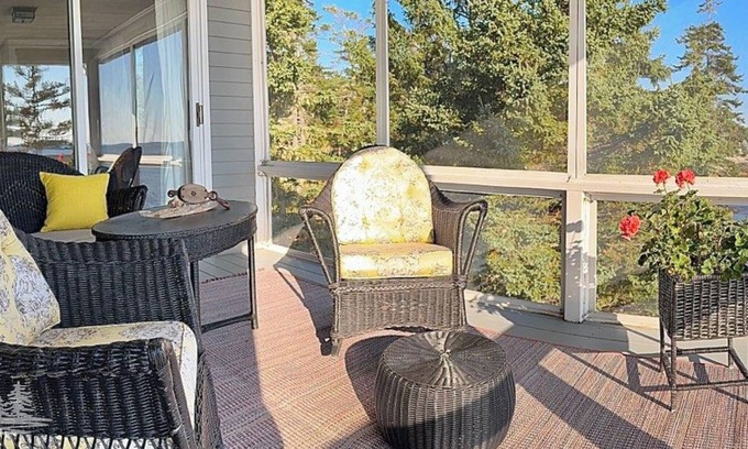 Newagen House | Unforgettable Oceanfront: Panoramic Ocean Views Await at Ledgemere Cottage