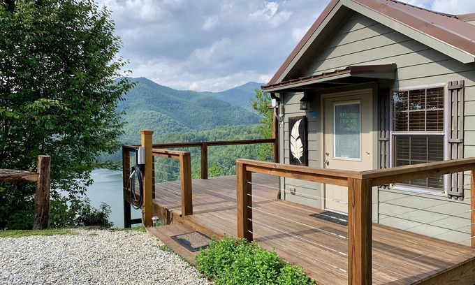 Bryson City Cabin | Unforgettable Views of Mountains & Lake - Quiet in Nature - Fragrance Free