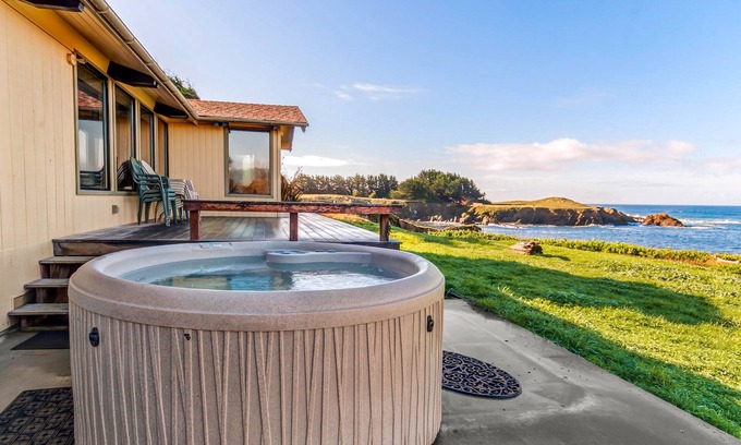 Fort Bragg House | Unforgettable Waterfront Home with Private Hot Tub and Spectacular Ocean Views
