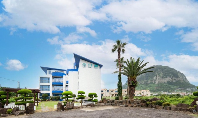 Andeok House | Unicorn Jeju