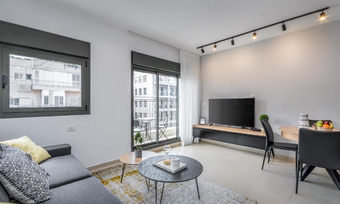 Tel Aviv Apartment | Unique 2BDR with balcony close to Gordon Beach