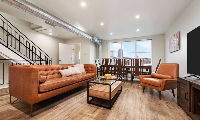 South Side House | Unique 4Bed/3.5 Bath Townhouse/Garage+Rooftop Deck