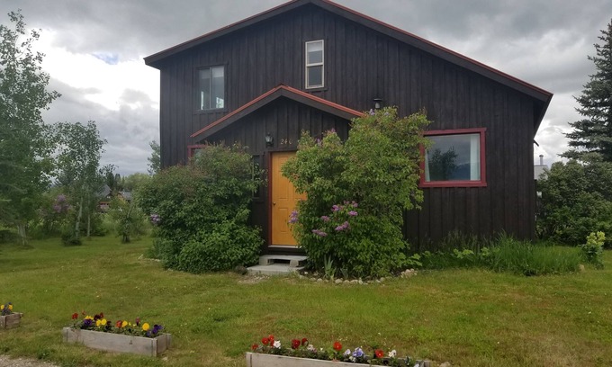 Driggs House | Unique and Spacious Artist's House 5 blocks from Main Street