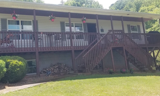 Leicester House | Unique Carolina mountain retreat near Asheville NC