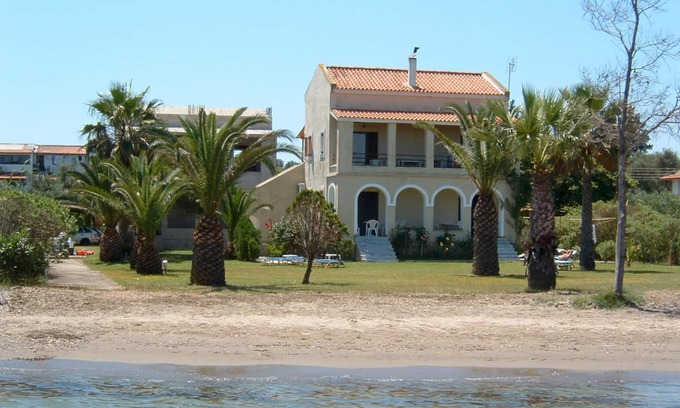 Agios Petros Apartment | Unique located holiday apartment directly at the sea, own beach access, Wifi | A