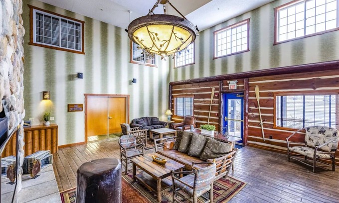 Peoria House | Unique Lodgings with Panoramic Views in Scenic Illinois | 3 Units