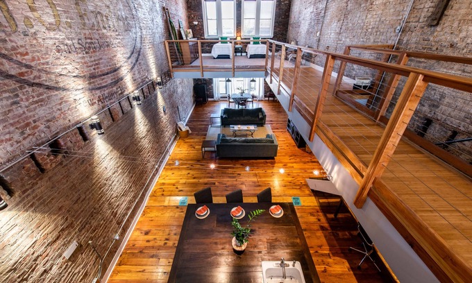 New Albany House | Unique Loft in Downtown NA, Walk to Dinner & Shops, Poker Table, Bikes & Garage
