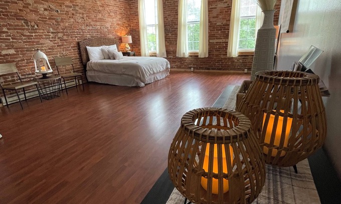 Vandalia Apartment | Unique loft in historic downtown