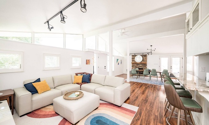 Lynchburg House | Unique Midcentury Minimalist w/Natural Light in the Heart of LYH