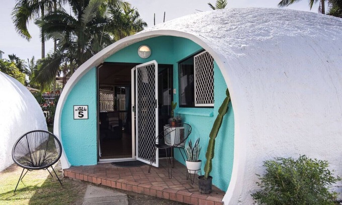 Trinity Beach Apartment | Unique Ocean-front Igloo at Trinity Beach sleeps 2