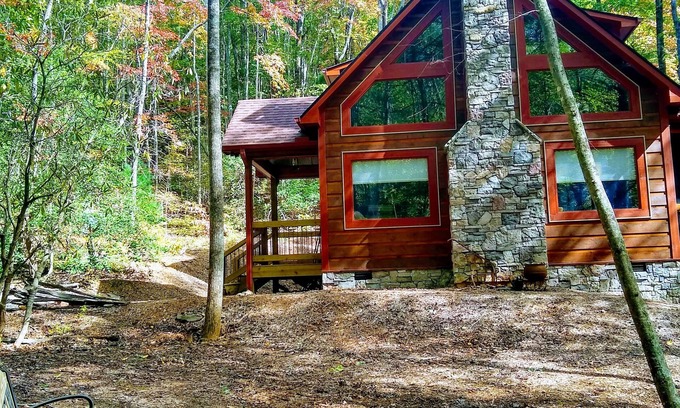 Ellijay Cabin | Unique -Oliver Creek Cabin in Wilderness-PRIVATE-King Bed, WiFi, Hot Tub, Hiking