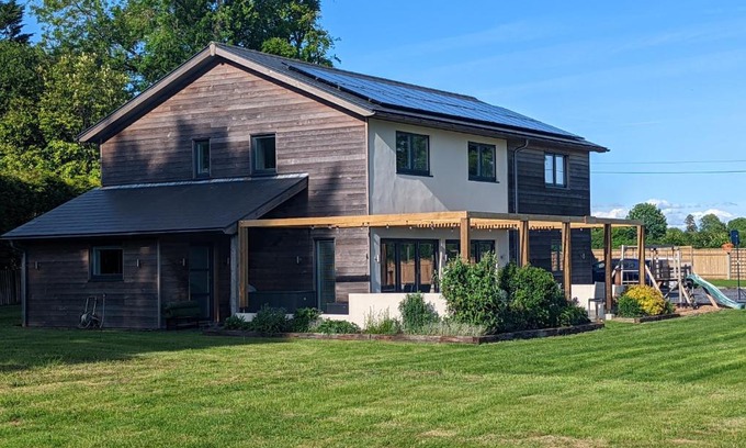 Weyhill House | Unique, Spacious, Self-Built Eco Home with huge garden and movie room