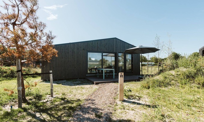 Ouddorp Ski Chalet | Unique tiny house with a nice terrace!