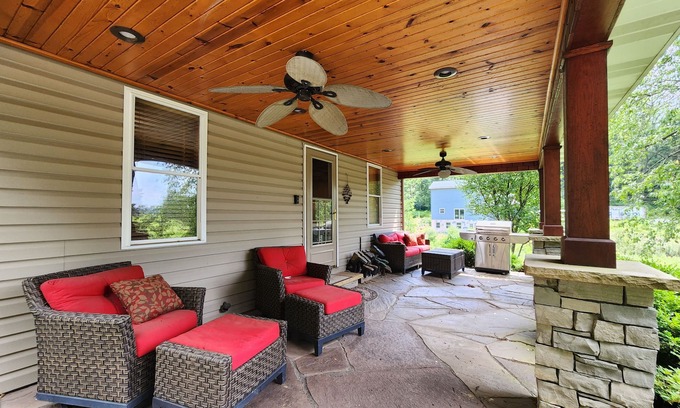 Craigsville House | Unique & tranquil getaway! Custom indoor and outdoor spaces to explore/relax!n